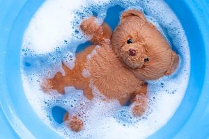 Cách giặt gấu bông bằng máy giặt 3